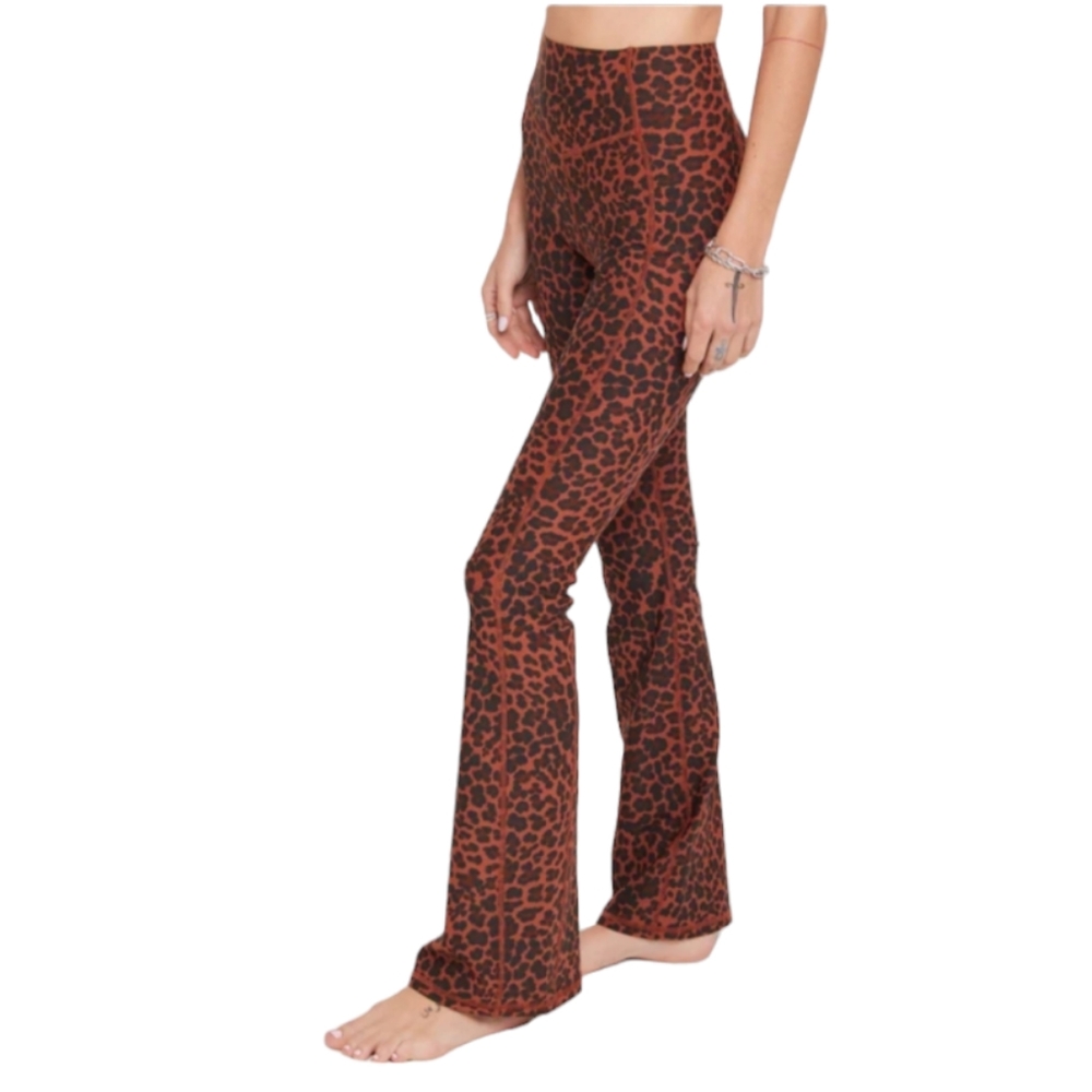 Spiritual Gangsta Bombshell Dream Tech Flare Leopard Print Leggings Size M - Picture 1 of 14